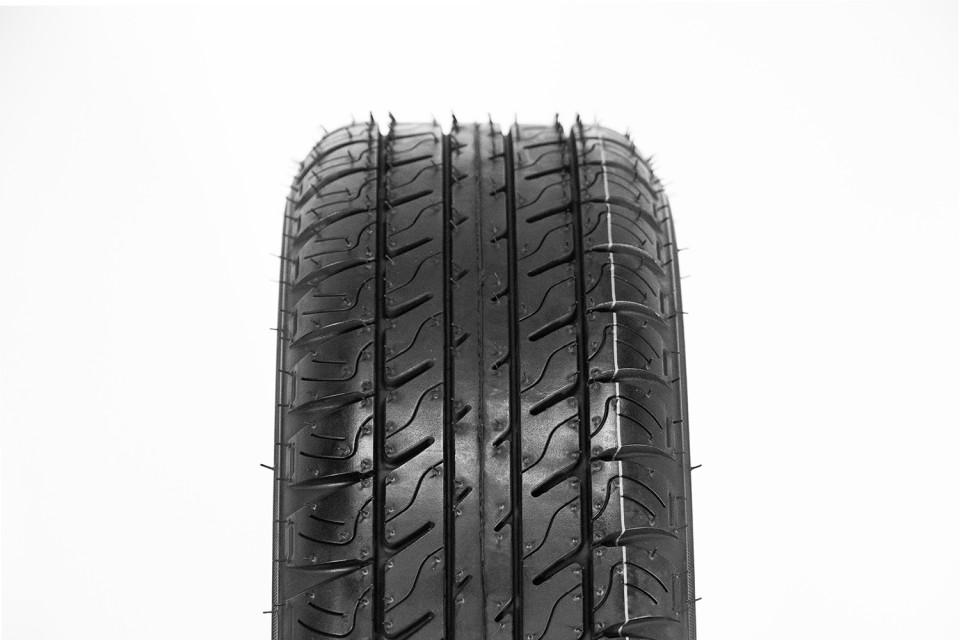 (208A4b) GECO speciale banden 125/65-12 inch voor brommobielen